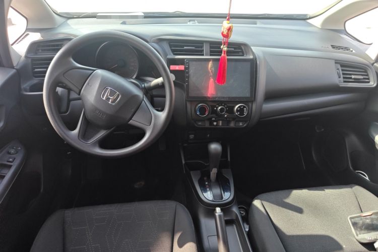 Used Honda Fit 2016 1.5L LX CVT Comfort Model Center Console