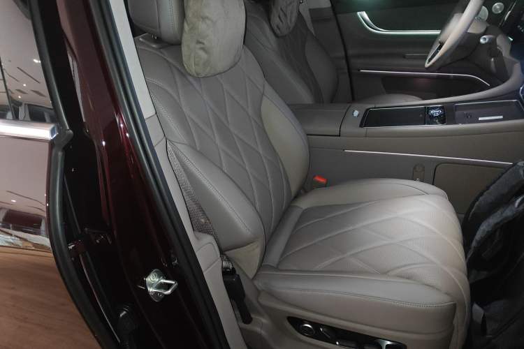 Used Hima AITO M9 2025 Extended-Range Ultra Version 52 kWh 5-Seater Edition Right Front Seat