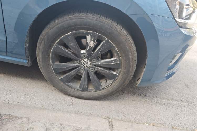 Used Volkswagen Golf Sportsvan 2018 230TSI Automatic Trend Edition Right Front Wheel Hub