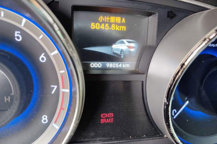 Used Hyundai Sonata 2014 2.4L Automatic Leading Edition China V Standard Odometer Close Up