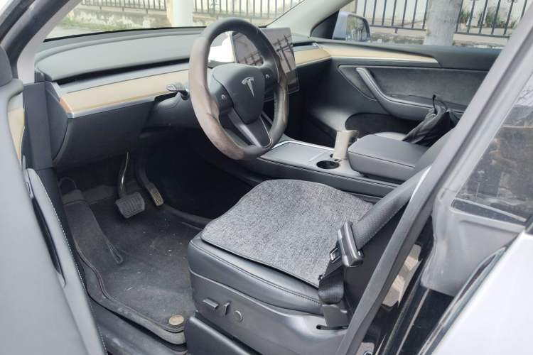 Used Tesla Model Y 2022 Rear-Wheel-Drive Version
