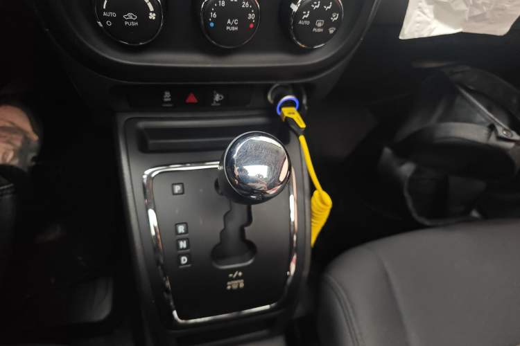 Used Jeep Compass 2013 2.4L four-wheel-drive sport version