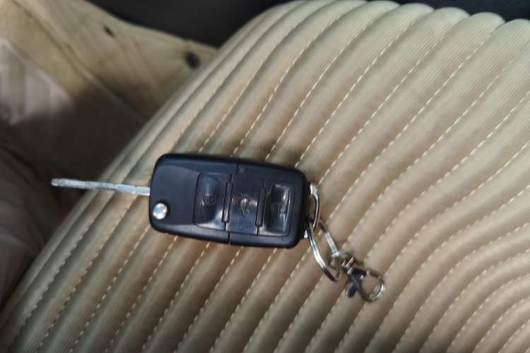 Used Volkswagen Sagitar 2011 1.6L Manual Comfort Version Vehicle Key