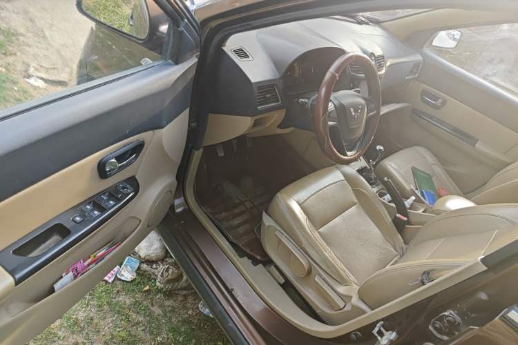 Used Wuling Hongguang 2014 1.2L S Comfort Model China IV
