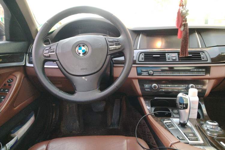 Used BMW 5 Series 2014 525Li Leading Model
