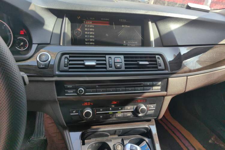 Used BMW 5 Series 2014 525Li Luxury Design Package
