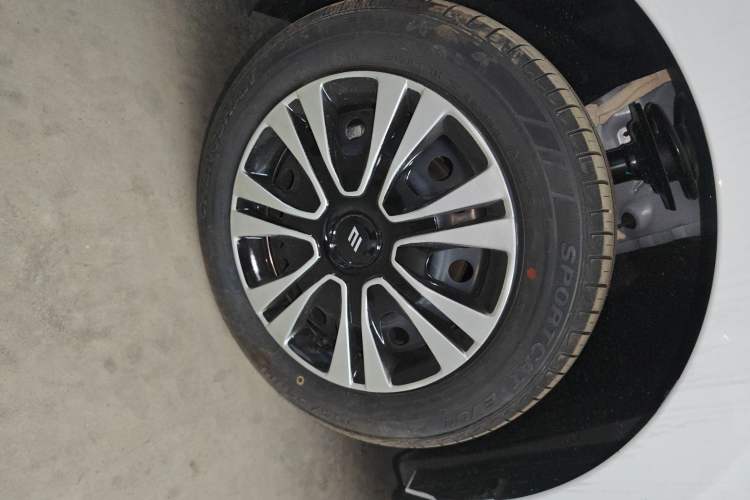 Used JMEV Xiao Qilin 2026 Model PLUS+ Comfort Version Left Front Wheel Hub