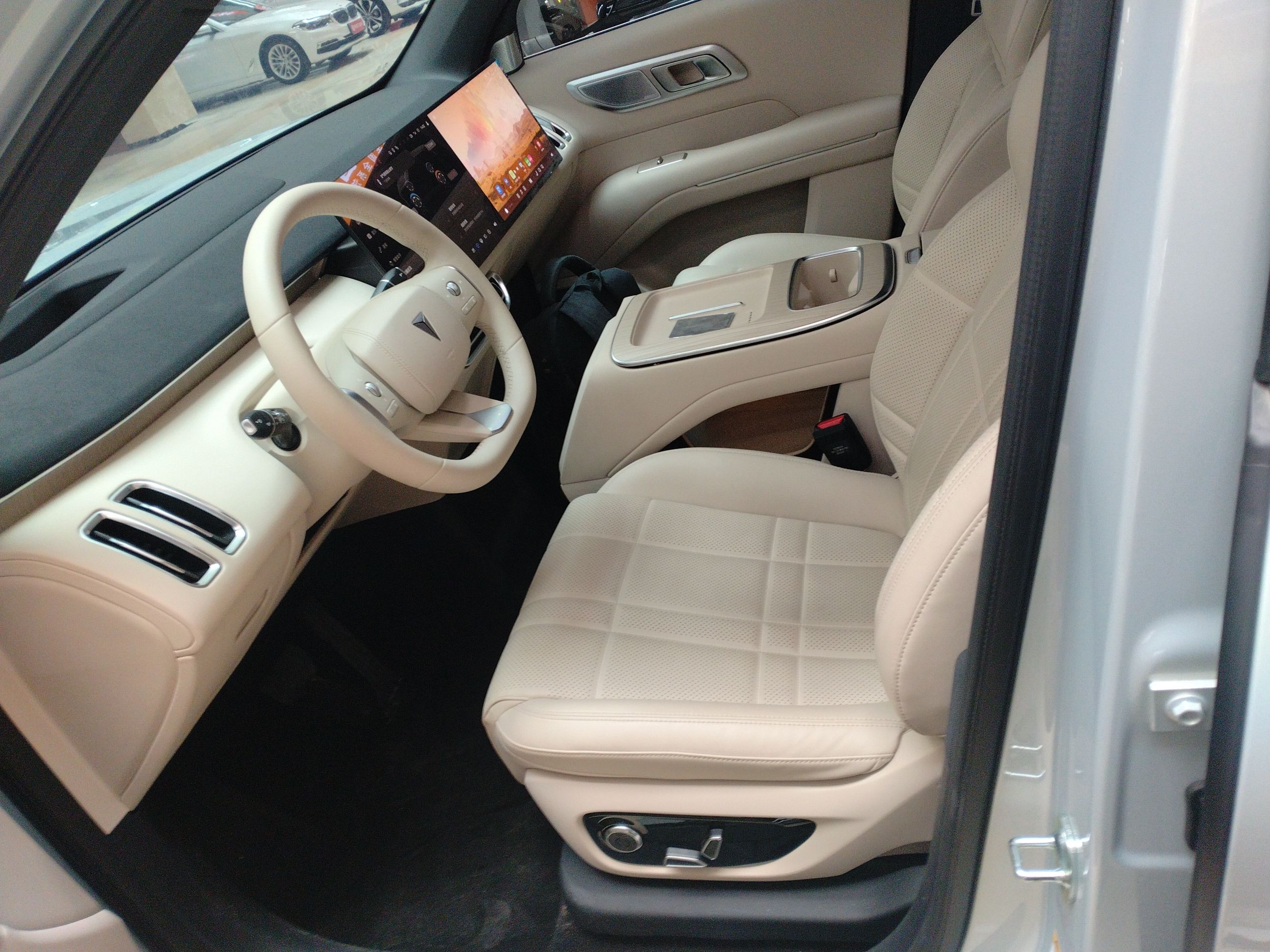 Переднее сиденье в автомобиле