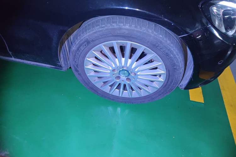 Used Mercedes-Benz C-Class 2015 Facelift C 200 L Right Front Wheel Hub