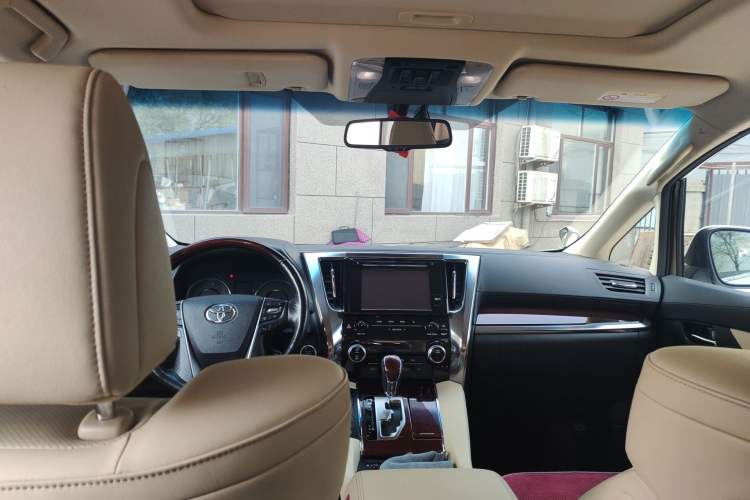 Used Toyota Alphard 2015 3.5L Luxury Edition
