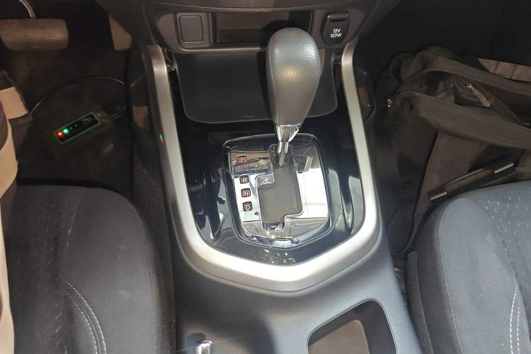 Used Nissan Navara 2017 2.5L Automatic 2WD Luxury Edition QR25