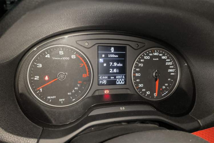 Used Audi Q2L 2018 35 TFSI Fashion Dynamic Version China VI Emission Standard Odometer Close Up