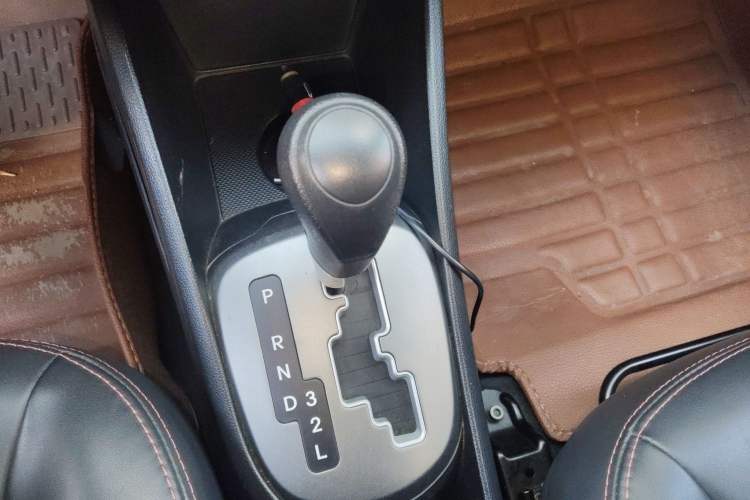 Used Kia K2 2015 Sedan 1.4L Automatic GLS Gear Lever