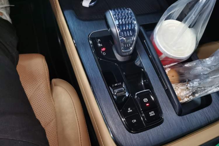 Used GAC Trumpchi ES9 2024 PHEV with 143 km Max Gear Lever