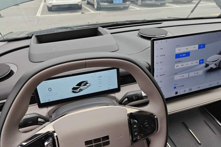 Used Geely Galaxy 8 2025 130km EM-P Starship Edition
