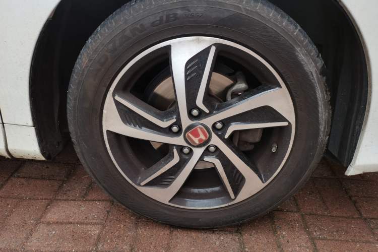 Used Honda Odyssey 2015 2.4L Supreme Edition Right Front Wheel Hub