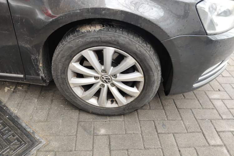 Used Volkswagen Magotan 2013 1.8TSI Premier Model Right Front Wheel Hub