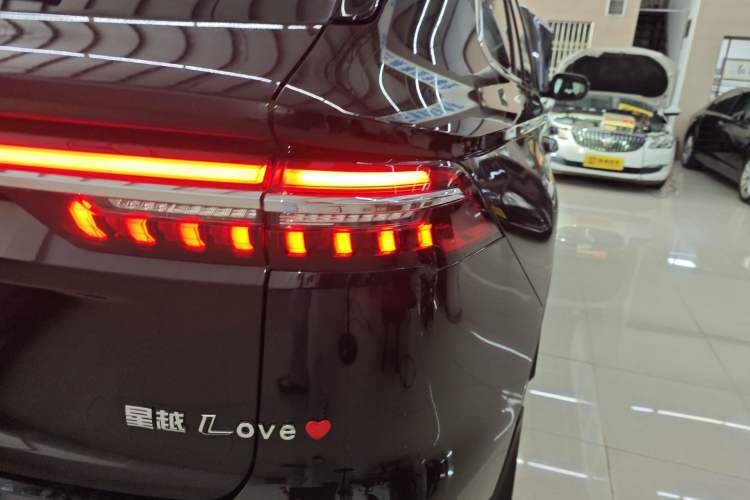 Used Geely Auto Monjaro L 2024 2.0TD High-Power Automatic Two-Wheel Drive Yunqi Version Right Rear Taillight