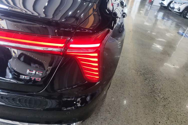 Used Hongqi H5 2023 1.5T DCT Smart Connect Flagship Edition Right Rear Taillight