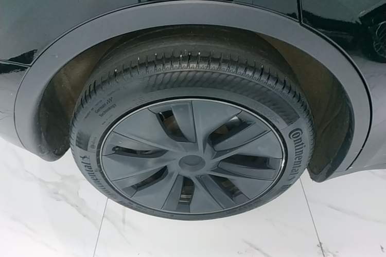 Used Tesla Model Y 2023 Long-Range All-Wheel-Drive Version
