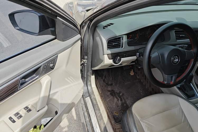 Used Volkswagen Gran Lavida 2013 1.6L Automatic Comfort Model