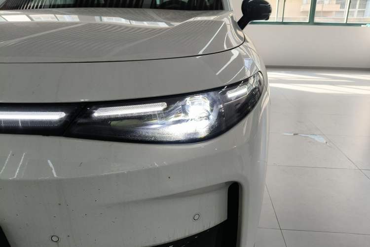 Used Leapmotor C16 2026 Extended-Range 280 LiDAR Zhizun Edition 6 Seats