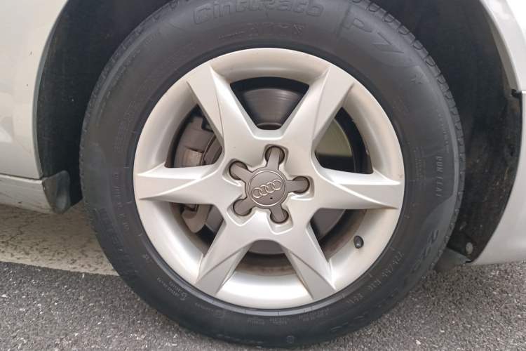 Used Audi A6L 2011 2.0 TFSI Automatic Standard Edition Right Front Wheel Hub