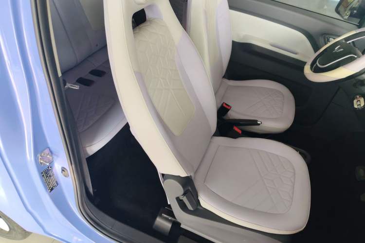 Used Wuling Hongguang MINIEV 2021 Macaron Sandwich Model 120 km Lithium NMC
