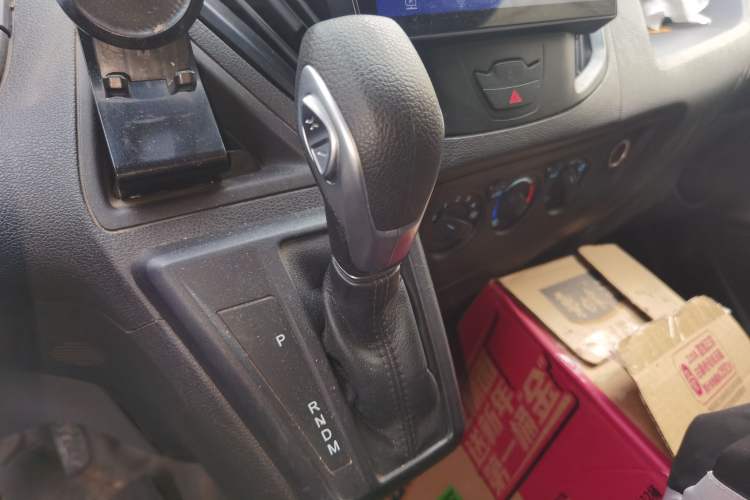 Used Ford Transit 2019 2.0T Gasoline Automatic Multi-Function Commercial Vehicle Mid-Roof 6-Seater China VI Standard