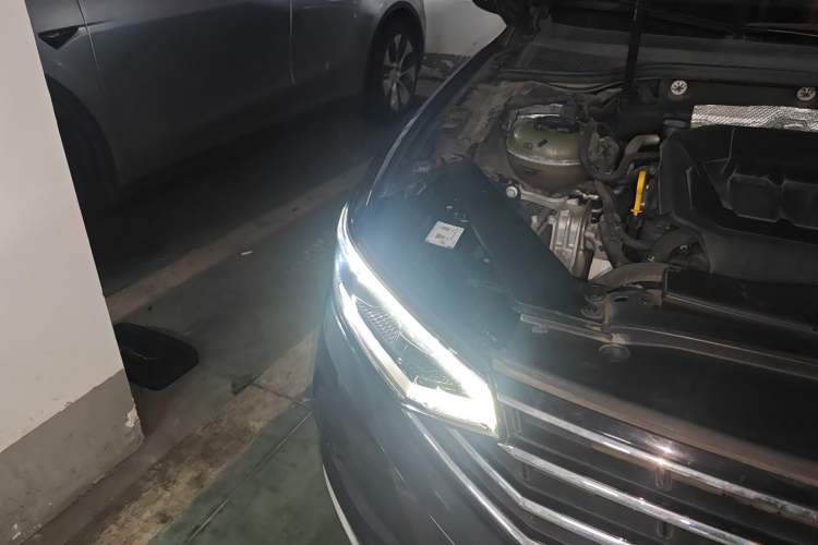 Used Volkswagen Magotan 2020 330TSI DSG Leading Model Right Front Headlight