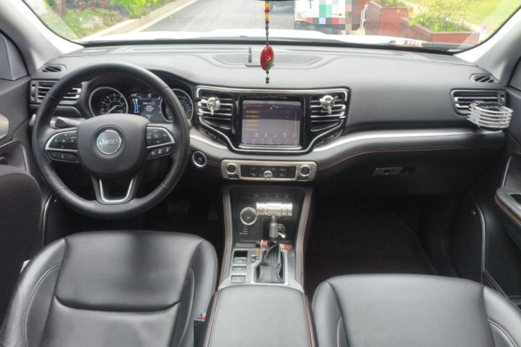 Used Jeep Grand Commander 2018 2.0T Four-Wheel Drive Smart Enjoyment Version China V Emission Standard Center Console