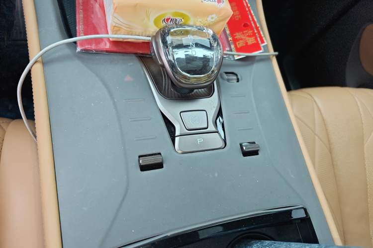 Used Denza D9 2022 DM-i 970 Four-Wheel Drive Prestige Model
