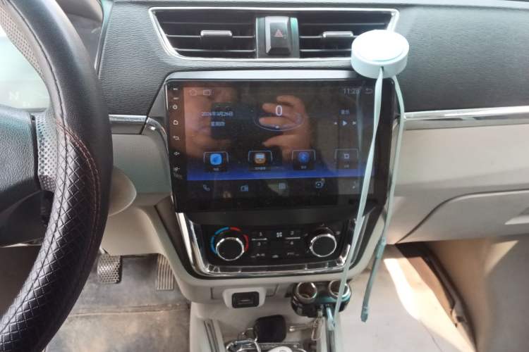 Used Sunlong DST 5 2021 All-Electric Van with 41.86 kWh Audio And AC Panel