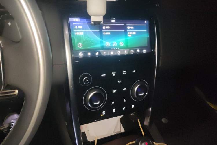 Used Land Rover Discovery Sport 2021 249 PS R-Dynamic S Performance Edition Audio And AC Panel