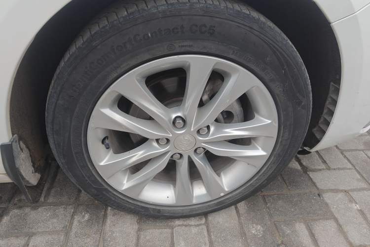Used Buick Verano 2018 Sedan 20T Dual-Clutch Leading Model Right Front Wheel Hub