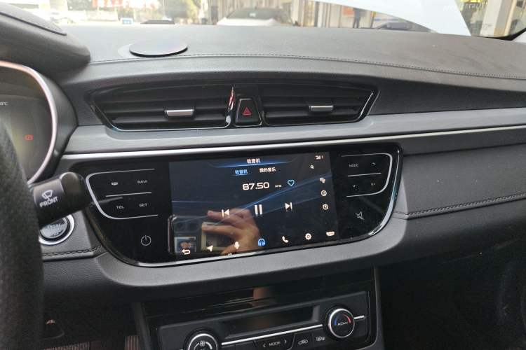 Used Geely Auto Emgrand New Energy 2017 1.5L PHEV Elite Model Audio And AC Panel