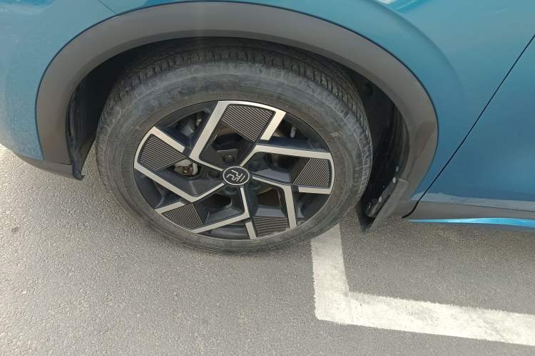 Used BYD Yuan PLUS 2022 510 km Flagship Version Left Front Wheel Hub