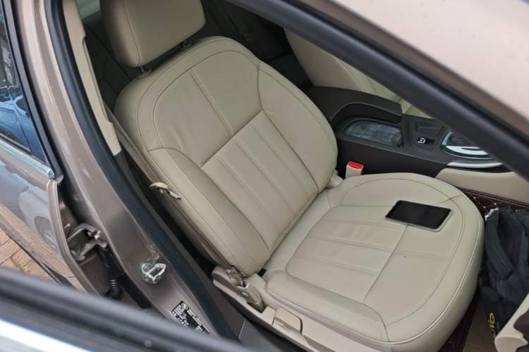 Used Buick Regal 2015 2.0L Elite Fashion Edition Right Front Seat