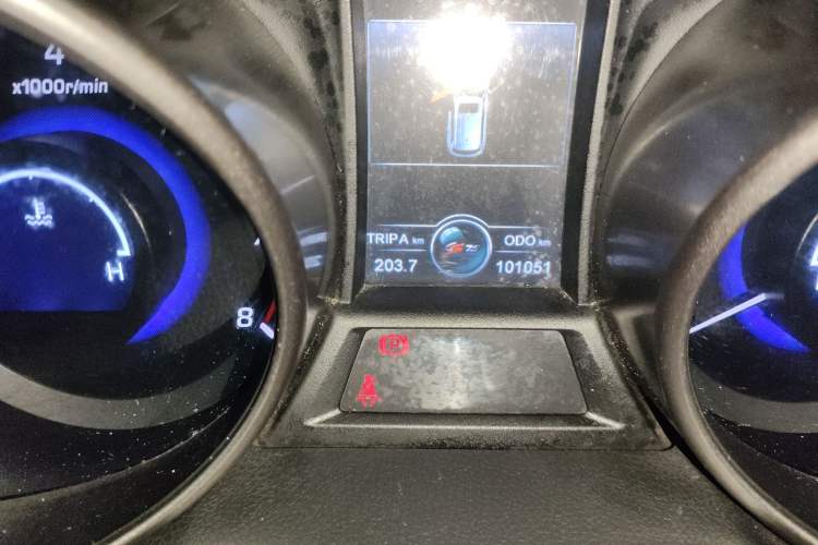 Used CHANGAN CS75 2014 2.0L Manual Luxury Version China IV Standard Odometer Close Up