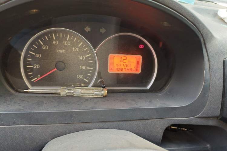 Used BAIC Weiwang 306 2013 1.2L Value Edition Basic 7-Seater A12 China IV Standard Odometer Close Up