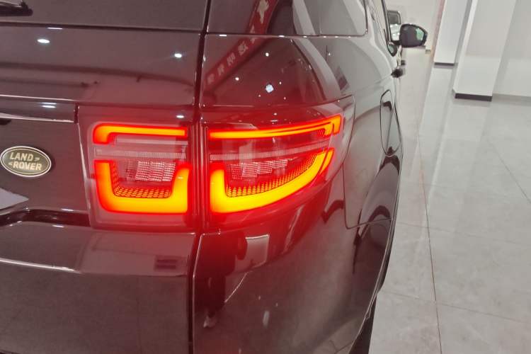 Used Land Rover Discovery Sport 2020 249 PS R-Dynamic Performance Tech Edition 5 Seats Right Rear Taillight