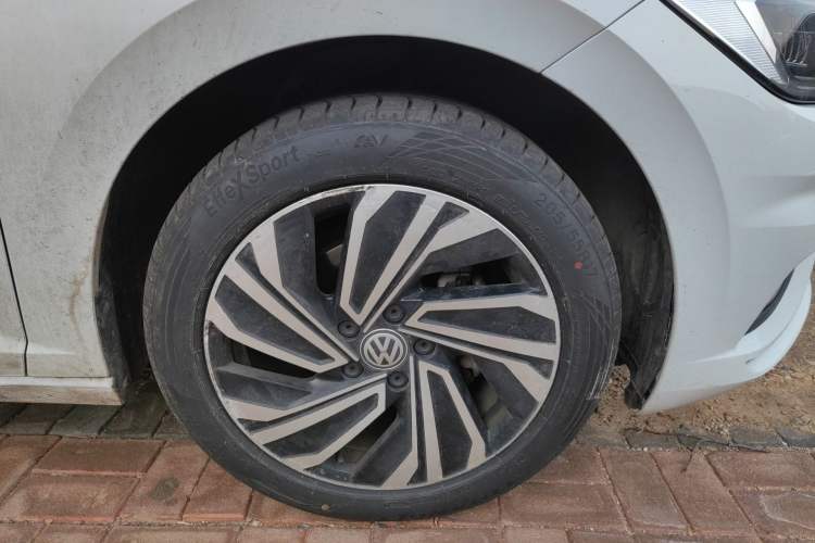 Used Volkswagen Sagitar 2020 280TSI DSG Luxury Version China VI Standard Right Front Wheel Hub