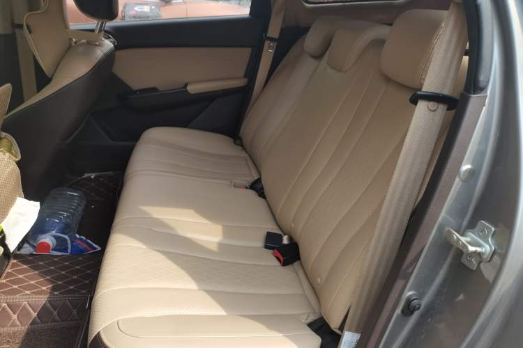 Used Baojun 310W 2017 1.5L Manual Fashion Model China V