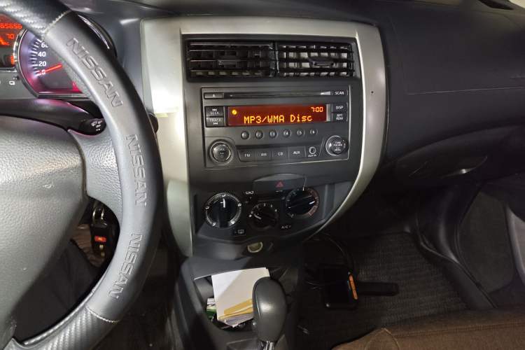 Used Nissan Livina 2015 1.6XE CVT Comfort Edition Audio And AC Panel