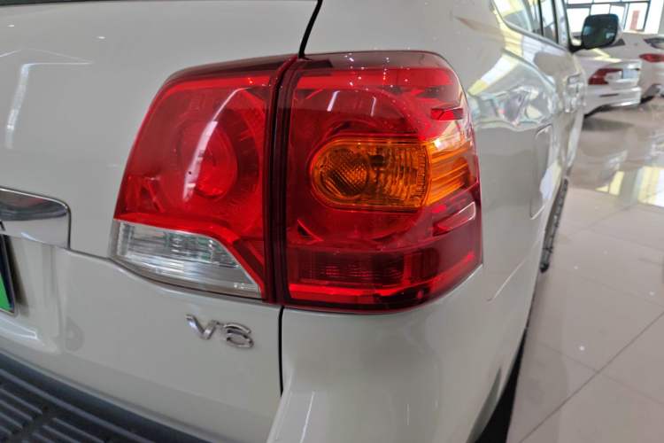 Used Toyota Land Cruiser 2015 4.0L V6 Middle East Low-Trim Version
