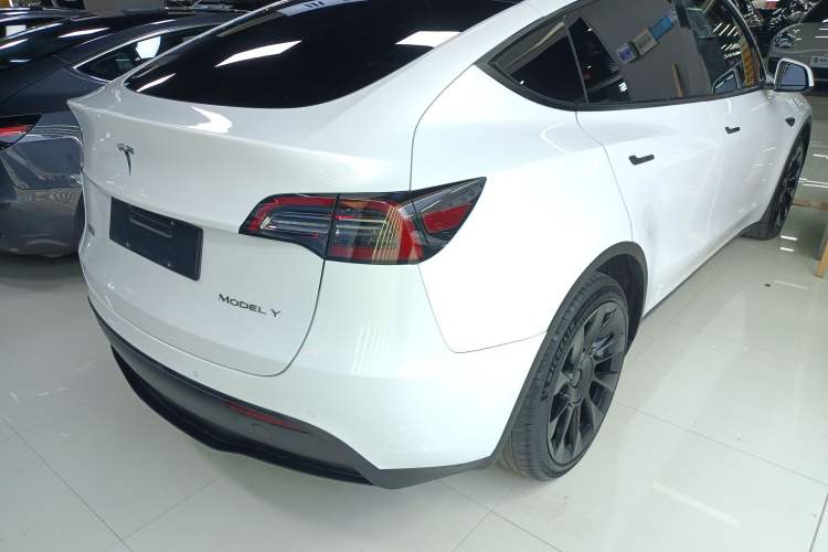 Used Tesla Model Y 2021 Long-Range All-Wheel-Drive Version
