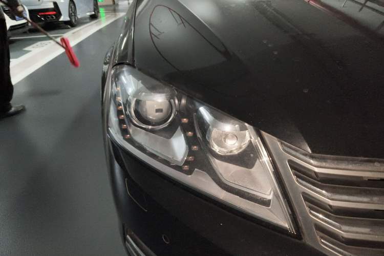 Used Volkswagen Magotan 2013 1.8TSI Luxury Model Right Front Headlight