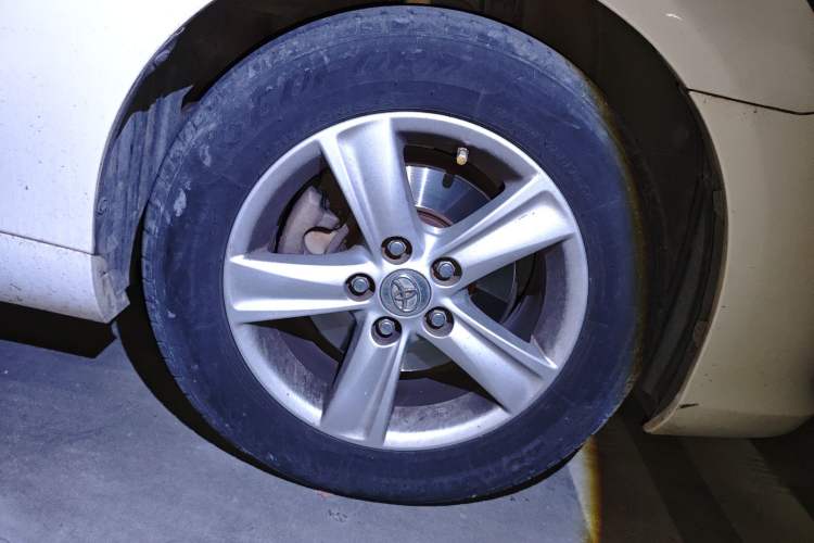 Used Toyota Reiz 2010 2.5V Fengdu Elite Edition Right Front Wheel Hub