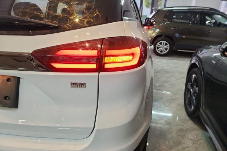 Used Geely Auto Emgrand X7 Sport 2020 1.8TD DCT Two-Wheel Drive Smart Connect 4G-Enabled Version Right Rear Taillight