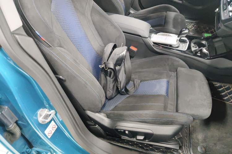 Used BMW 2 Series 2021 225i Four-Door Coupe M Sport Night Edition Right Front Seat